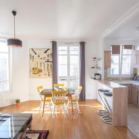 Cosy And Very Flat With Open View On A Parc Paris