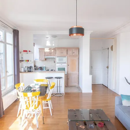 Cosy And Very Flat With Open View On A Parc