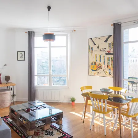 Cosy And Very Flat With Open View On A Parc * Paris
