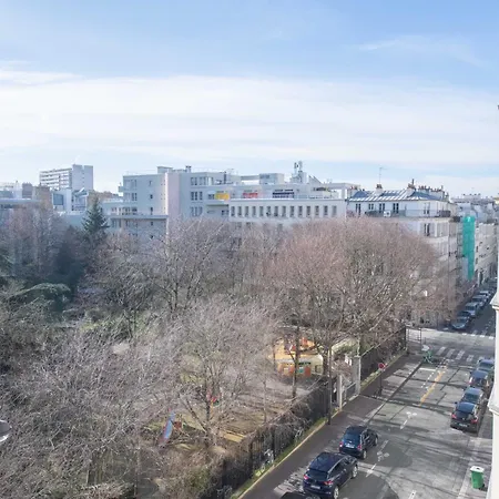 Cosy And Very Flat With Open View On A Parc Paris